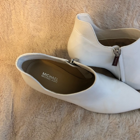 Michael Kors stiletto booties - Picture 4 of 6